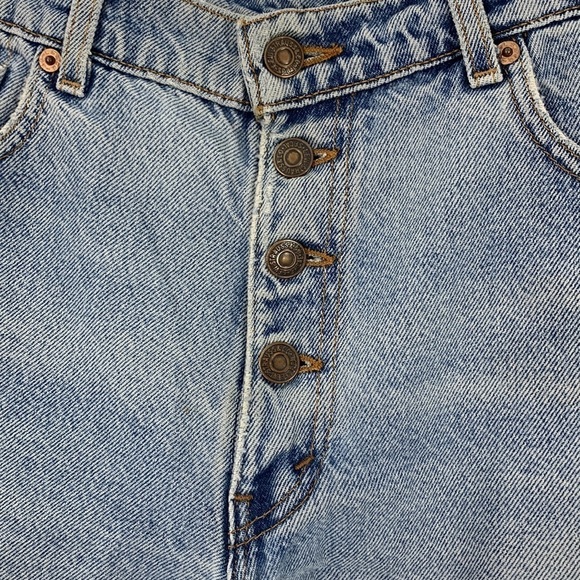 VINTAGE LEVIS BLACK TAG RAW HEM BUTTON FLY HIGH RISE SHORTS SIZE 11 JR - Picture 4 of 5